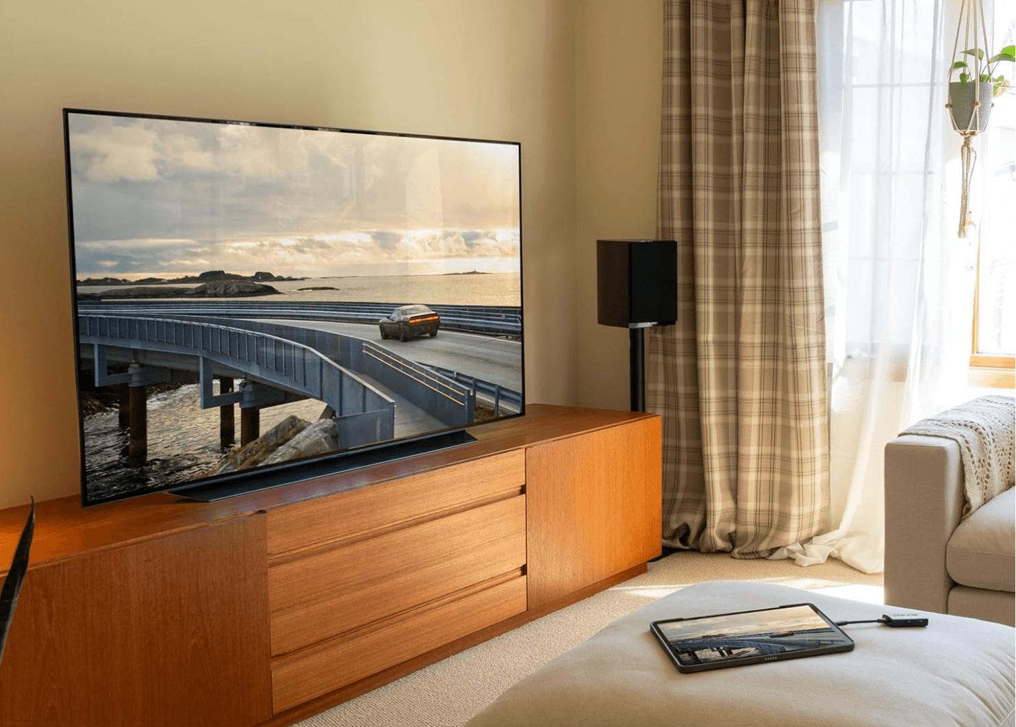 Say Goodbye to HDMI Cables with Wireless Video Transmitters